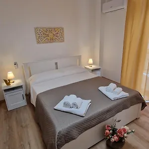 Pomelia House Apartament