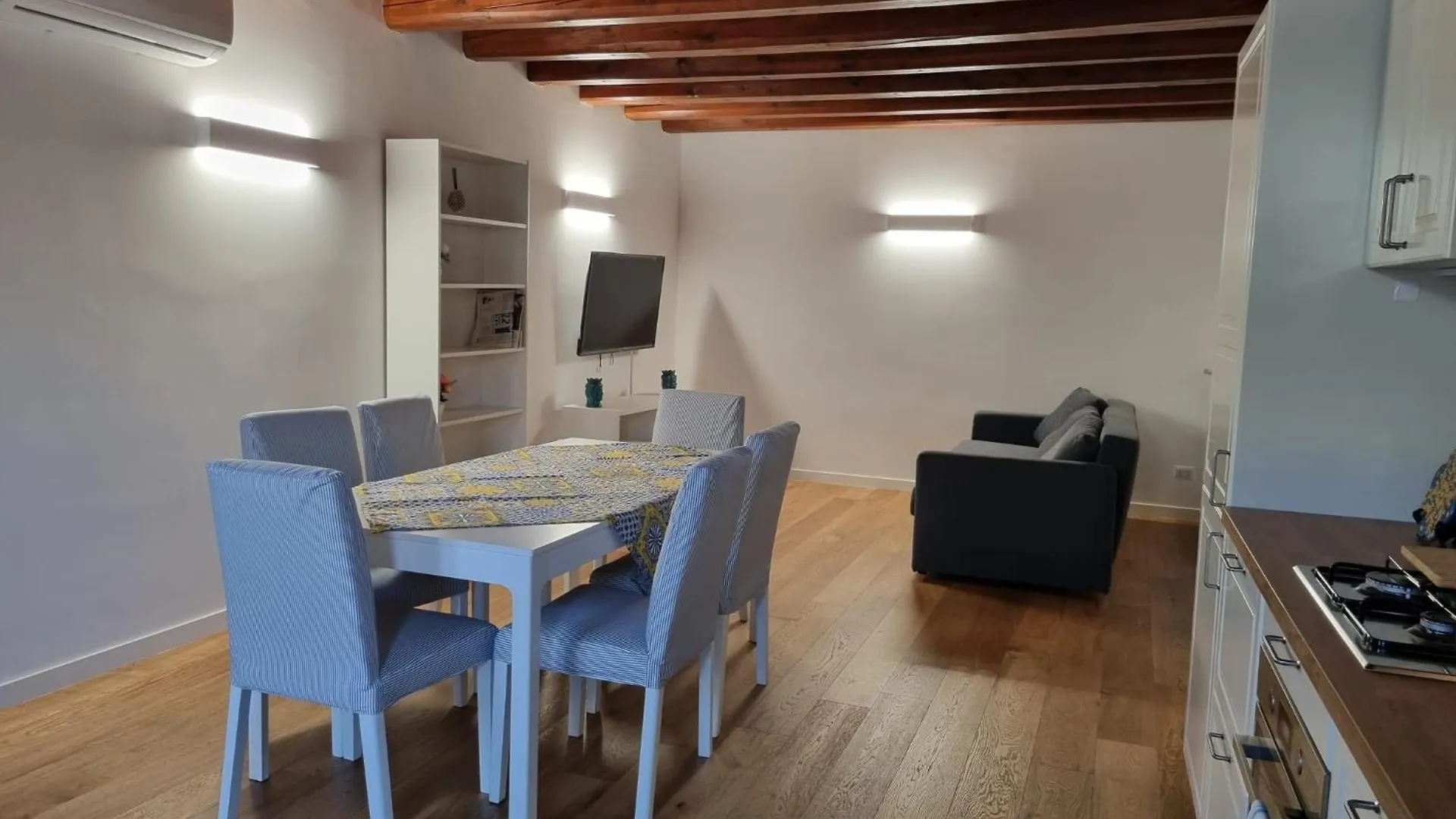 Casa Azzurra - Palazzo Del Buonpastore Palermo 0*,  Italy